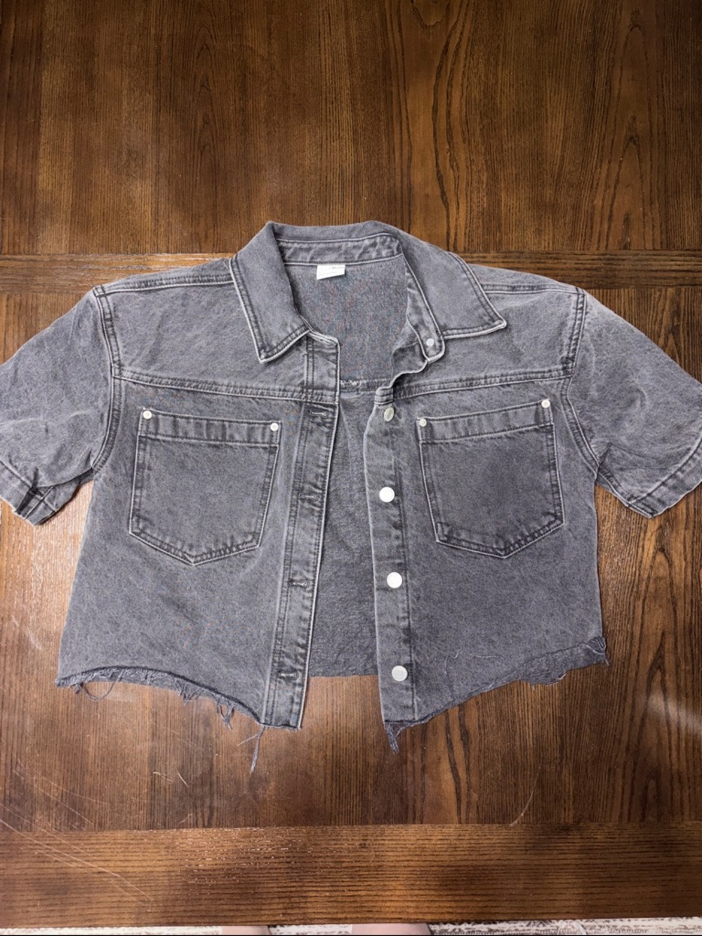 Cropped Gray Denim Jacket with Front Pockets size L